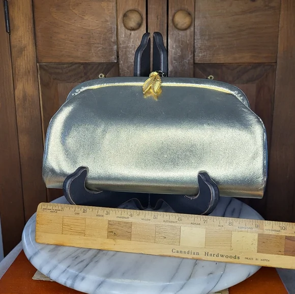 Elegant Gold Women's Clutch - Picture 4 of 15